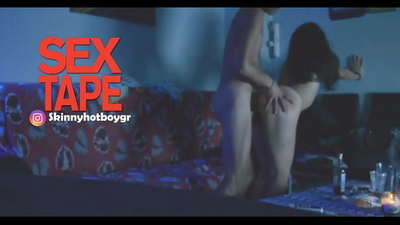 Erkek arkadaşı ile şirin kız öğrenci